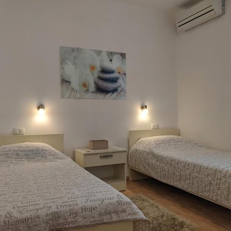 Mirjana & Ivo Apartment มาคาร์สกา ภายนอก รูปภาพ