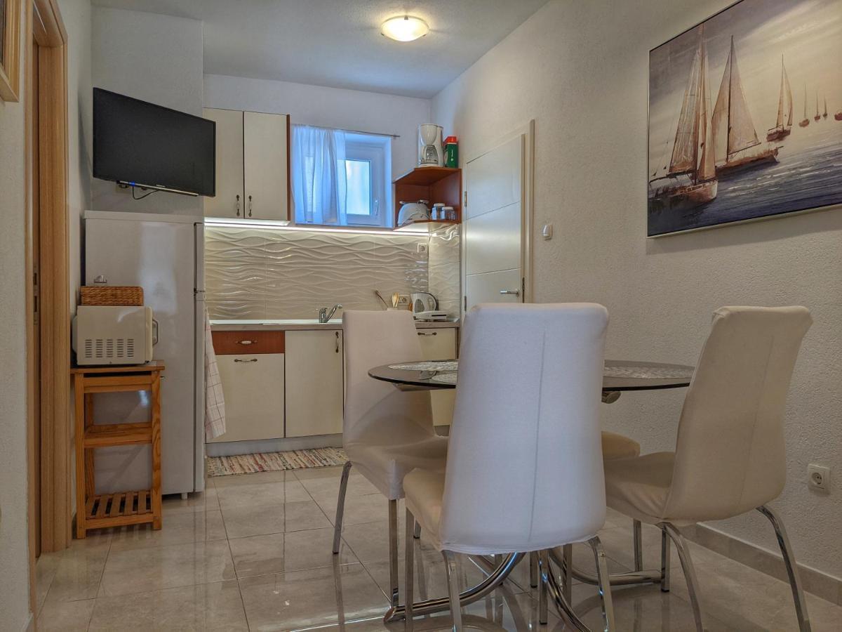 Mirjana & Ivo Apartment มาคาร์สกา ภายนอก รูปภาพ
