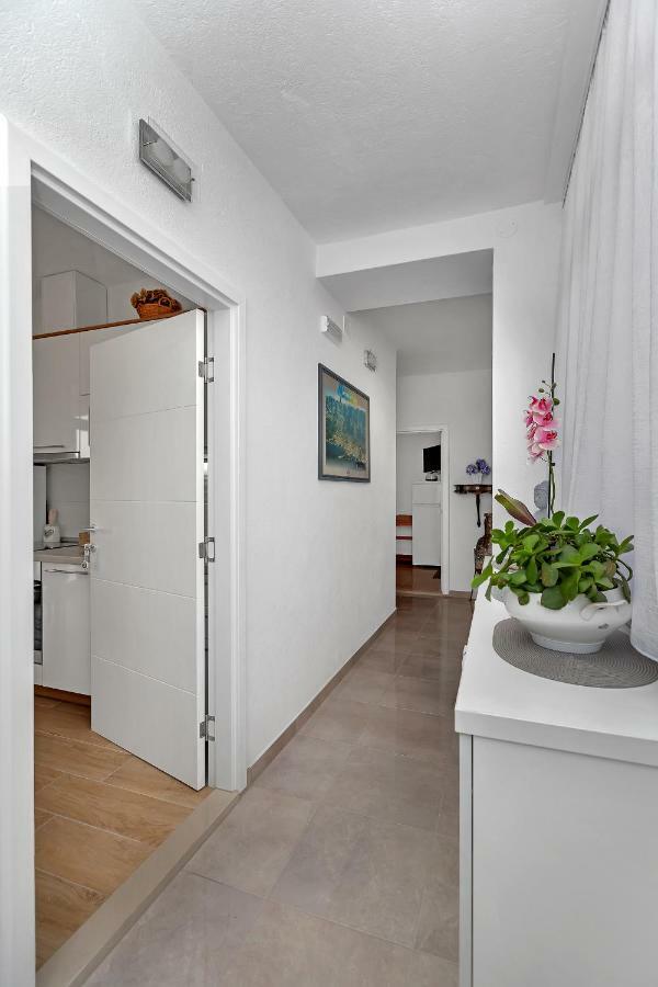 Mirjana & Ivo Apartment มาคาร์สกา ภายนอก รูปภาพ