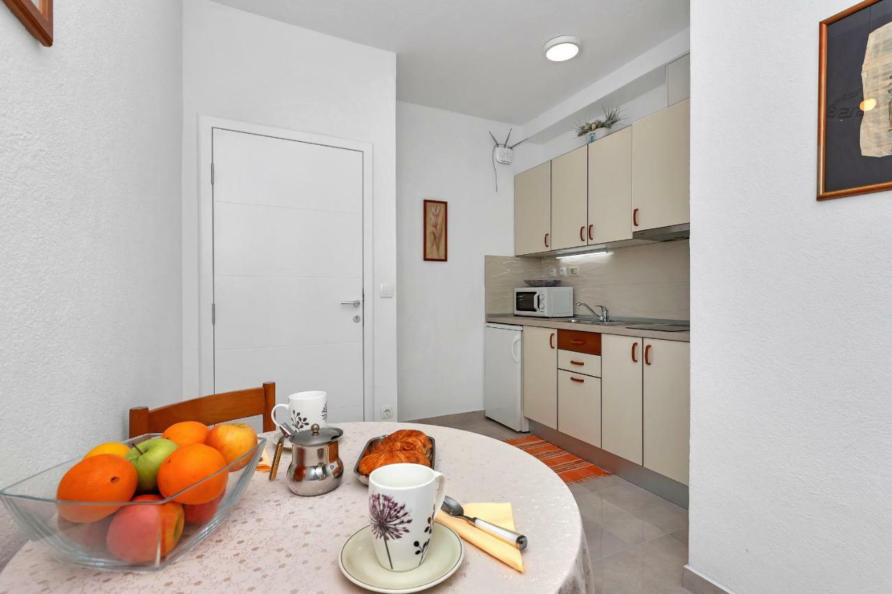 Mirjana & Ivo Apartment มาคาร์สกา ภายนอก รูปภาพ